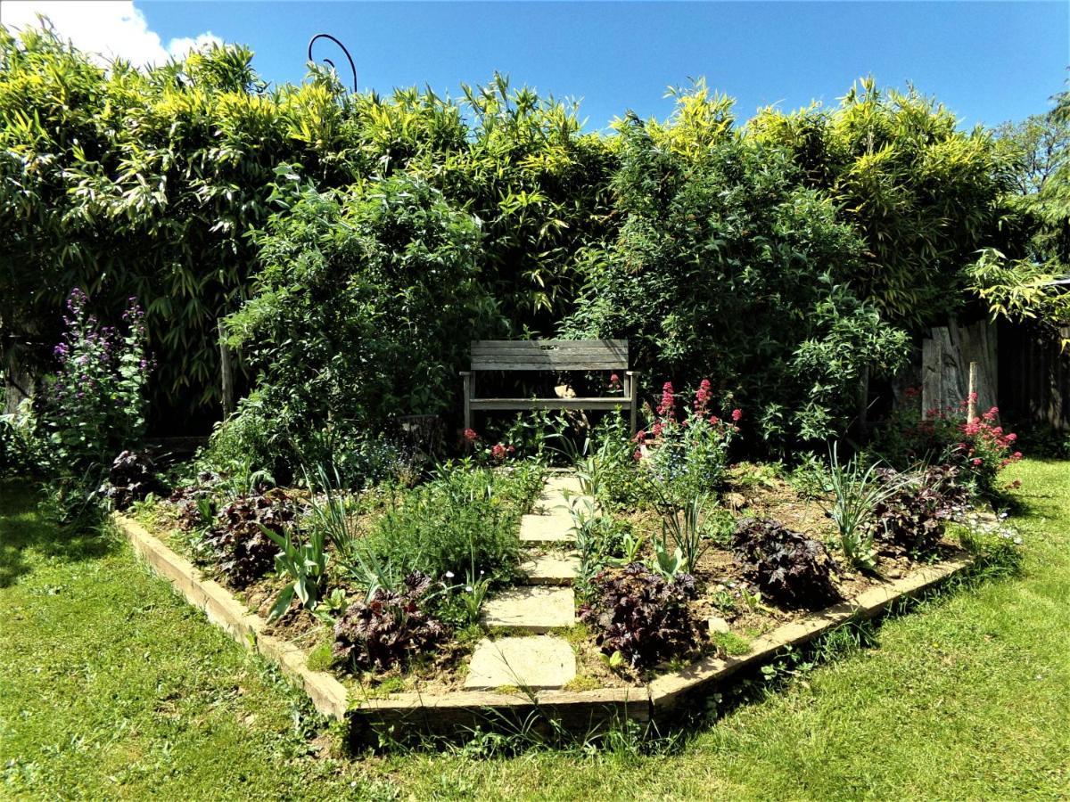 La Porcherie Chambre D'Hote - Ilse'S Garden Chair المظهر الخارجي الصورة